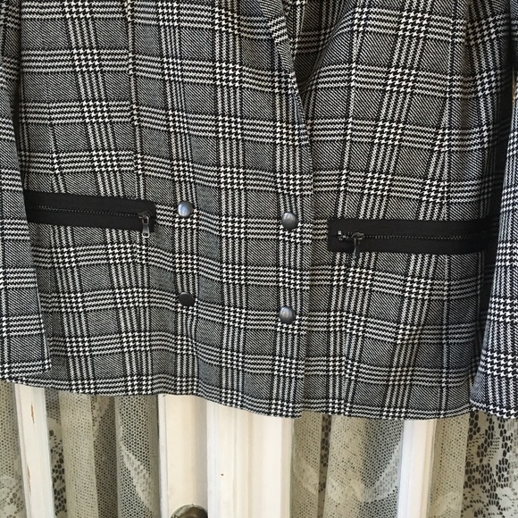 Host Pick: PAIGE "Karissa" Houndstooth Blazer - S - Picture 4 of 8